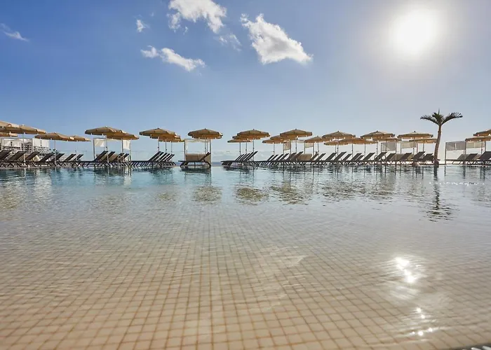 Stil Gigantes - Only Adults 4*